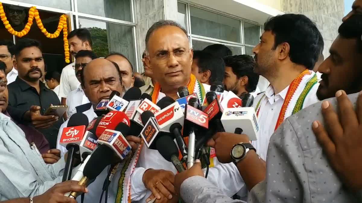 Minister Dinesh Gundurao