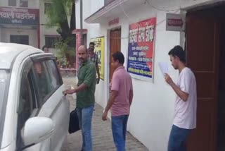 सीबीआई युवक को अपने साथ ले गई.