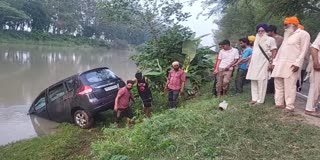 Car fell into canal