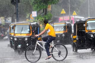 दिल्ली NCR में झमाझम बारिश के आसार