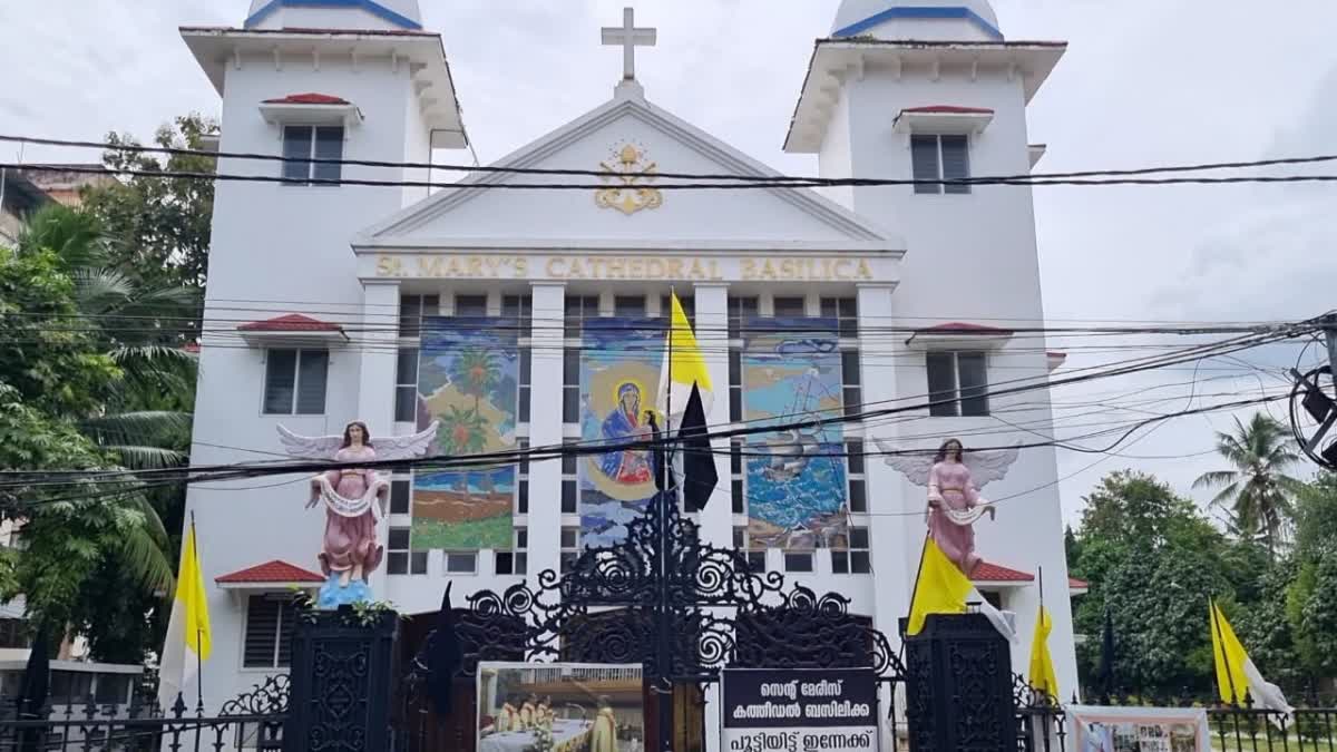 Basilica Protest  Unification of the Mass  protest strengthens in Church premises  Church premises  Basilica  Bishop House  കുർബാന ഏകീകരണം  പ്രതിഷേധം ശക്തമാക്കി  വിശ്വാസികൾ  അല്‌മായ മുന്നേറ്റം  അല്‌മായ  രാപ്പകൽ പ്രതിഷേധം  ജെമി ആഗസ്‌റ്റിൻ  സെന്‍റ് മേരീസ് ബസിലിക്ക  അതിരൂപത  അതിരൂപതയിലെ വിശ്വാസികൾ  രൂപത  ബിഷപ്പ്  എറണാകുളം