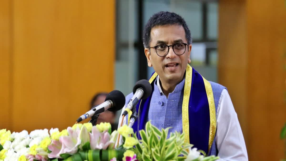 CJI Chandrachud Urges IIT Madras Graduates  Reflect on the Values Their Technology Represents  IIT Madras Graduates  ತಂತ್ರಜ್ಞಾನವು ಬಳಕೆದಾರರ ಮನಸ್ಸಿನಲ್ಲಿ ಭಯ  ಸಿಜೆಐ ಡಿವೈ ಚಂದ್ರಚೂಡ್  ಐಐಟಿ ಮದ್ರಾಸ್ ಪದವೀಧರ  ತಂತ್ರಜ್ಞಾನ ಪ್ರತಿನಿಧಿಸುವ ಮೌಲ್ಯಗಳನ್ನು ಪ್ರತಿಬಿಂಬ  ಸಿಜೆಐ ಚಂದ್ರಚೂಡ್ ಒತ್ತಾಯ  ಮುಖ್ಯ ಅತಿಥಿಗಳಾಗಿ ಭಾರತದ ಮುಖ್ಯ ನ್ಯಾಯಾಧೀಶ  ನ್ಯಾಯಮೂರ್ತಿ ಡಾ ಧನಂಜಯ ವೈ ಚಂದ್ರಚೂಡ್  ಘಟಿಕೋತ್ಸವದ ಸಮಯದಲ್ಲಿ 453 ಪಿಎಚ್‌ಡಿ