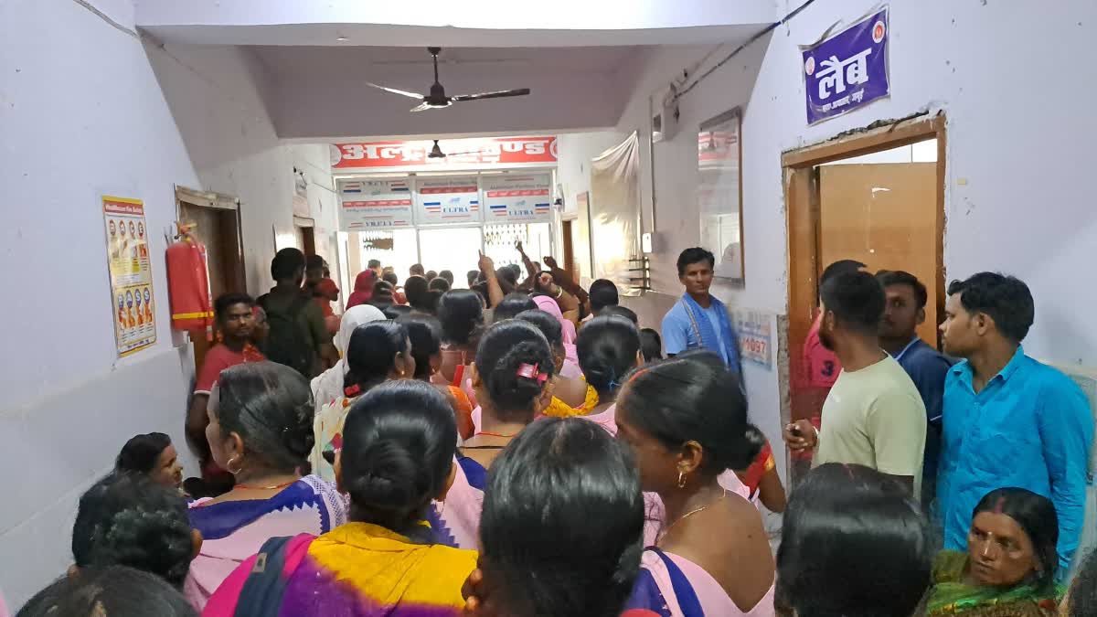 protest of Asha workers in Sadar Hospital in Jamui