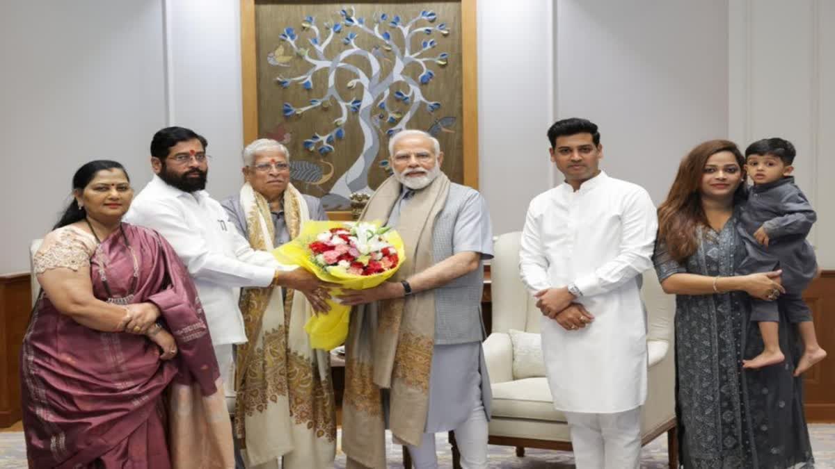 cm-eknath-shinde-along-with-his-family-members-met-pm-narendra-modi-in-delhi