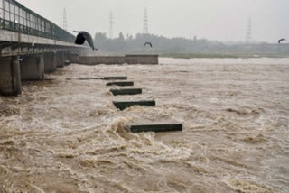 River Yamuna water-level continues to stay above danger mark in Delhi