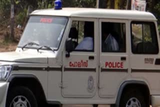 man broke glass of police jeep  glass of the police jeep was broken by man  മദ്യപിച്ചെത്തി ഭാര്യയെയും മകനെയും മർദിച്ചു  പൊലീസിന് മർദനം  പൊലീസ് ജീപ്പ് തകർത്തു  thiruvananthapuram  thiruvananthapuram Crime  പൊലീസ് ജീപ്പിന്‍റെ ചില്ല് അടിച്ചുതകർത്തു  തിരുവനന്തപുരം ക്രൈം വാർത്തകൾ  തിരുവനന്തപുരം വാർത്തകൾ  മർദനം  വീട്ടുകാരെ മർദിച്ച പ്രതി പിടിയിൽ  man attacked wife and son  man attacked  ബാലരാമപുരം  പൊലീസ്  പൊലീസ് ജീപ്പ്  balaramapuram  police  police jeep