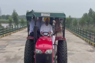 Minister Kuldeep Dhaliwal arrived on a tractor to inspect the flood affected areas in Amritsar