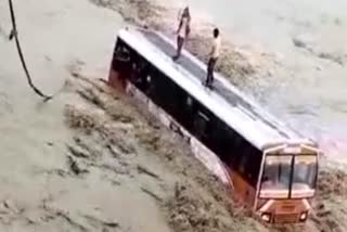 bus struck in kotwali river