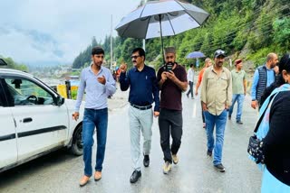 Govind Singh Thakur inspected closed road In kullu