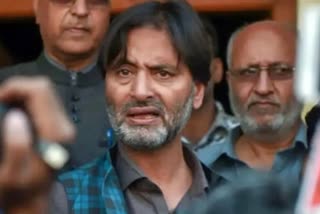 Yasin Malik  Yasin Malik security lapse  four officials suspended  Kashmiri separatist leader  Kashmir  യാസിന്‍ മാലിക്ക്  സുരക്ഷ വീഴ്‌ച  തിഹാര്‍ ജയില്‍  നാല് ഉദ്യോഗസ്ഥരെ സസ്‌പെന്‍ഡ് ചെയ്‌തു  സസ്‌പെന്‍ഡ് ചെയ്‌തു  ജയിലിന്‍റെ ചുമതലയുള്ള ഡയറക്‌ടര്‍ ജനറല്‍  ജയിലിന്‍റെ ചുമതല  സഞ്ജയ് ബനിവാൾ