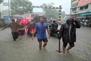 Junagadh Rain News : જૂનાગઢમાં જળતાંડવની તબાહીના દ્રશ્યો, તમામ માર્ગો પર બે ફૂટથી વધુ પાણી, લોકોના અનાજ તણાયું