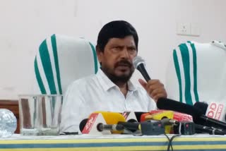 union minister  Ramdas Athawale  Manipur Violence  Athawale Ramdas Bandu  Manipur is an emotional issue  central government is rightly intervening  മണിപ്പൂരിലേത് വൈകാരിക പ്രശ്‌നം  കേന്ദ്ര സര്‍ക്കാര്‍ കൃത്യമായി ഇടപെടുന്നുണ്ട്  കേന്ദ്ര സര്‍ക്കാര്‍  കേന്ദ്ര സഹമന്ത്രി രാംദാസ് അത്താവാലെ  കേന്ദ്ര സഹമന്ത്രി  രാംദാസ് അത്താവാലെ  രാംദാസ്  നരേന്ദ്രമോദി  എൻഡിഎ സഖ്യം  മണിപ്പൂർ  റിപ്പബ്ലിക്കൻ പാർട്ടി ഓഫ് ഇന്ത്യ