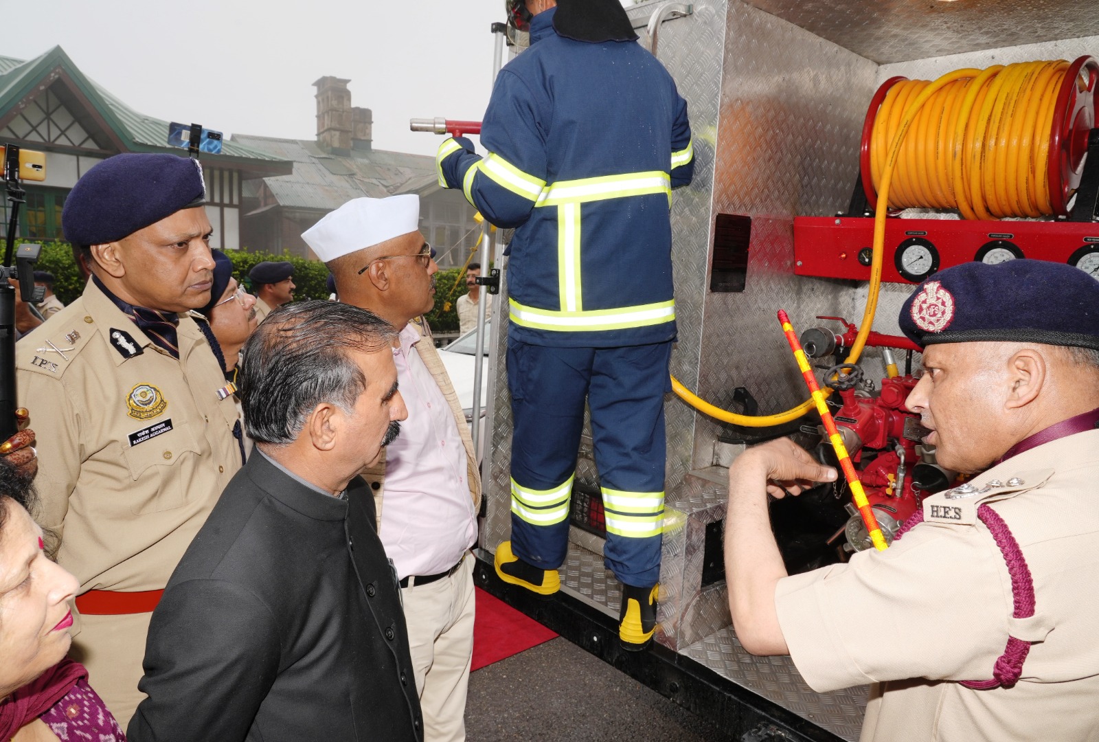 CM Sukhu flagged off 10 fire fighting vehicles