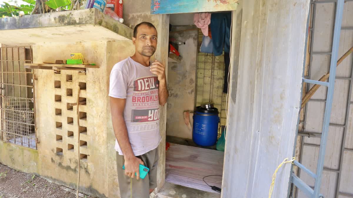 MIGRANT WORKER IN KENNEL  PIRAVOM MIGRANT WORKER  അതിഥി തൊഴിലാളി പട്ടിക്കൂട്ടില്‍  പിറവം അതിഥി തൊഴിലാളി