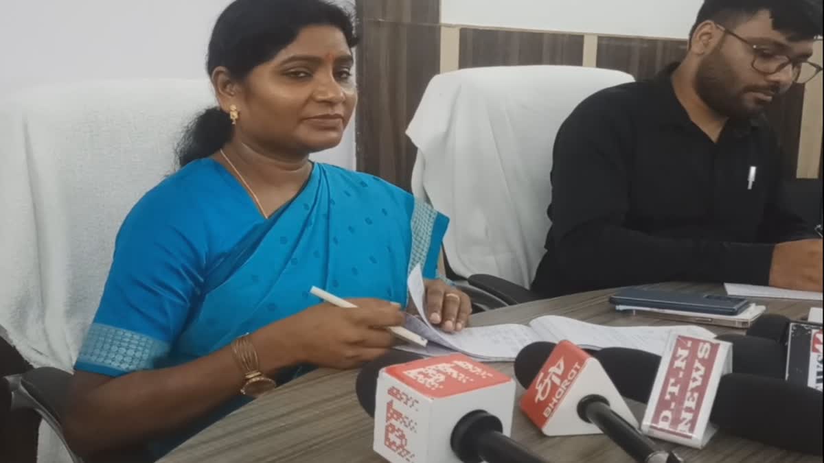 asha-lakra-accused-dumka-dc-of-breaking-protocol