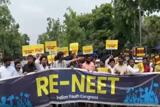 RE-NEET की मांग, यूथ कांग्रेस का प्रदर्शन