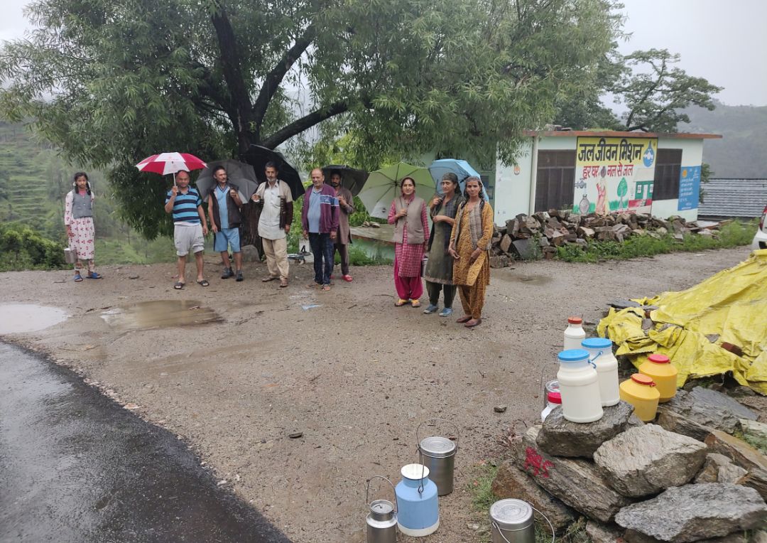 दुग्ध सहकारी समितियों से जुड़ी हजारों महिलाएं