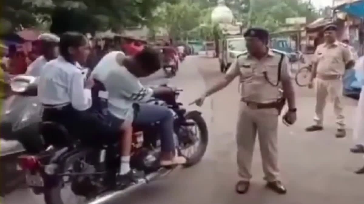 Video of police officer in Jamshedpur goes viral