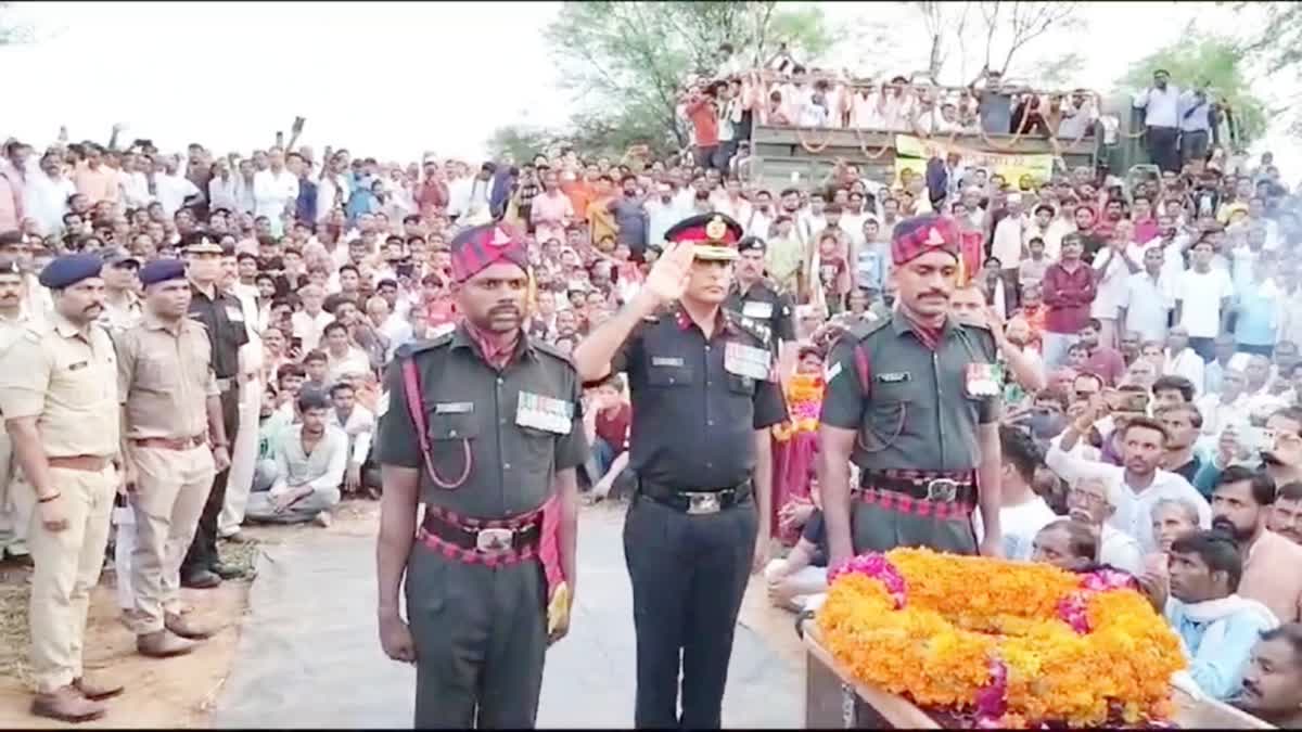 Last rites of Mahendra Singh Sikarwar