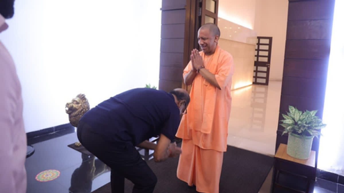 Rajinikanth  Rajinikanth touches up cm feet  rajinikanth responds to criticism  rajinikanth breaks silence over picture with yogi  why did rajinikatn touch yogi feet  Rajinikanth reacts to touching Yogis feet  Rajinikanth touching Yogi Adityanaths feet  രജനികാന്ത്  യോഗി ആദിത്യനാഥിന്‍റെ കാല്‍ തൊട്ടുവണങ്ങി  യോഗിയുടെ കാല്‍ തൊട്ടുവണങ്ങി രജനികാന്ത്  യുപി മുഖ്യമന്ത്രിയുടെ കാല്‍ തൊട്ടുവണങ്ങി  യുപി മുഖ്യമന്ത്രിയുടെ കാല്‍ തൊട്ട് രജനികാന്ത്  Rajinikanth on touching UP CMs feet  touching UP CM Yogi Adityanaths feet  Rajinikanth latest  Rajinikanth news  Rajinikanth latest news  Rajinikanth and Yogi Adityanath