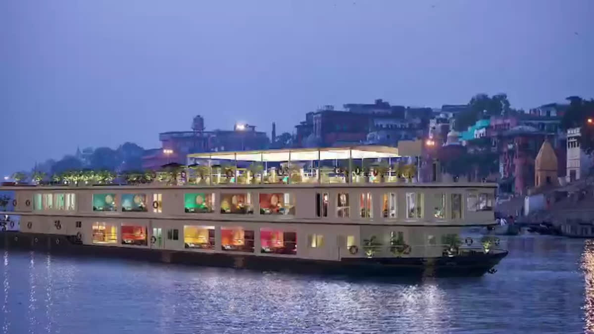 mv-rajmahal-cruise-reached-varanmv-rajmahal-cruise-reached-varanasi-with-17-foreign-tourists-from-kolkataasi-with-17-foreign-tourists-from-kolkata