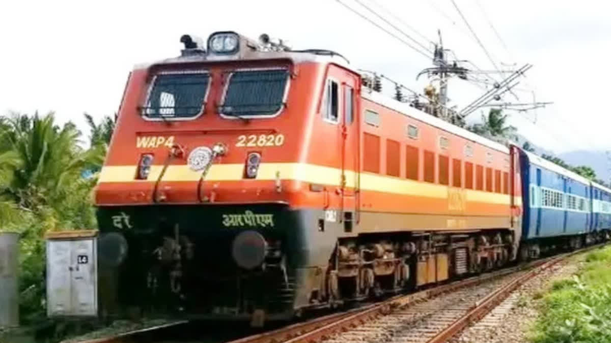 Railway officer posted in Jabalpur urinated in front of berth in Sampark Kranti Express