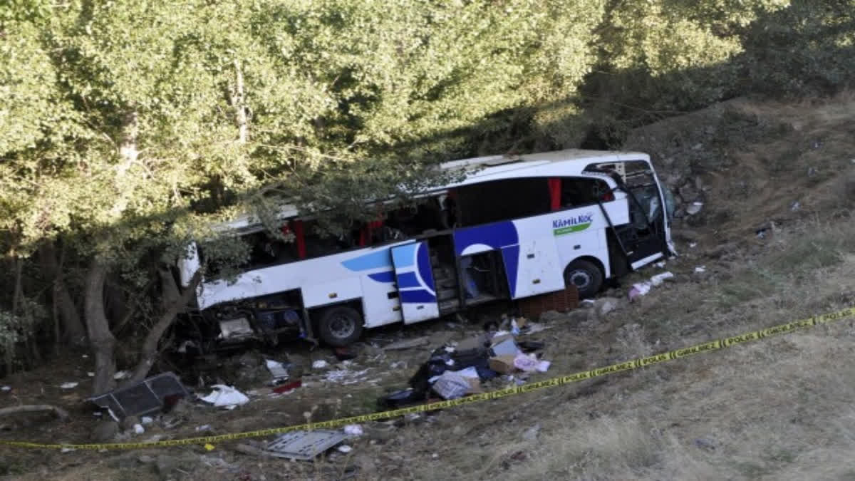 15 dead, 36 injured in Mexico bus crash, most apparently Venezuelan migrants