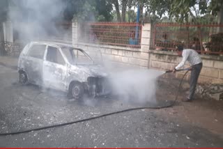 sudden-fire-broke-out-in-a-car-passing-near-anand-sarovar-the-family-was-rescued