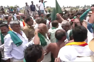 Cauvery water to Tamil Nadu: Karnataka farmers' anger spill onto road; clash, blockade continue