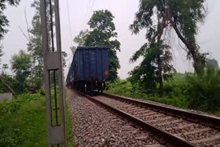 The rake of a moving goods train separated into two parts due to snapping of the coupling in Uttar Pradesh's Sonbhadra, on Tuesday morning. The coal laden goods train was on way to Robertsganj from Mirzapur.