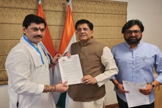 Agriculture Minister Dhananjay Munde submitted memorandum to Piyush Goyal