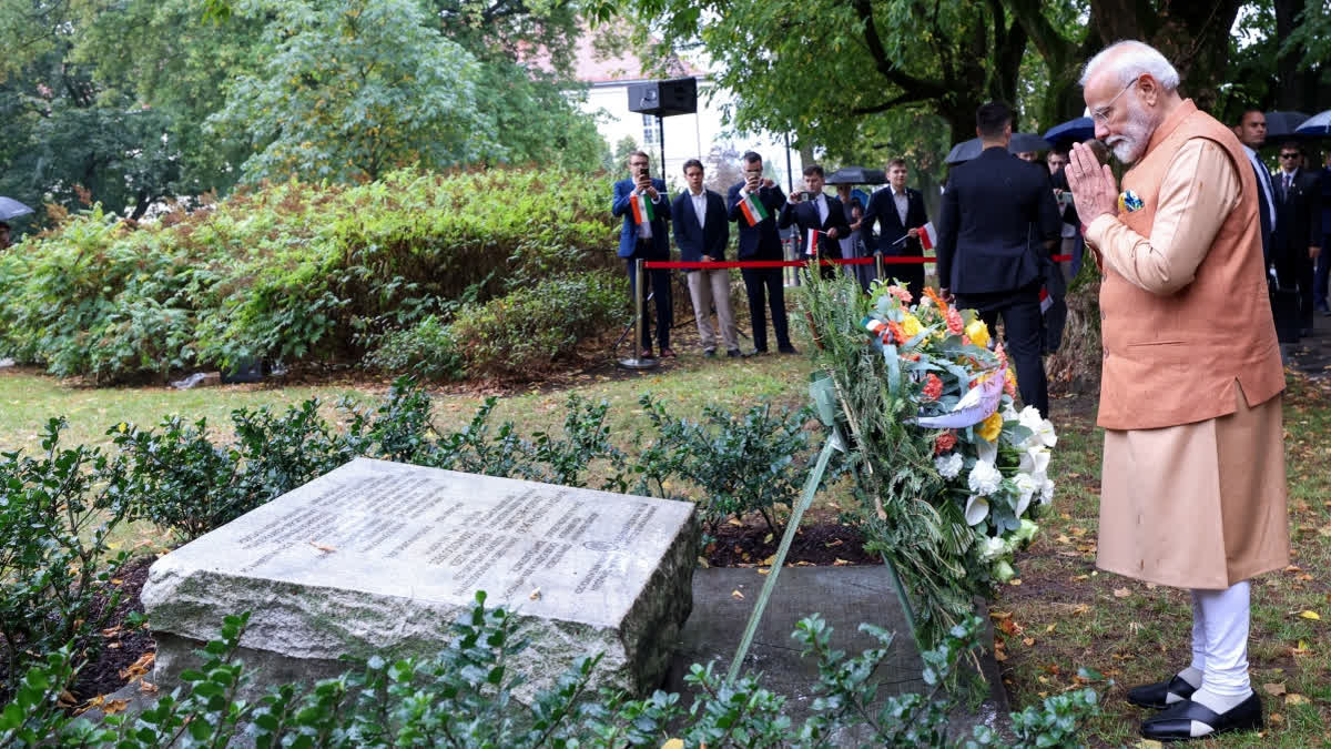 Prime Minister Narendra Modi lays a wreath at the Kolhapur Memorial, in Warsaw on Wednesday.