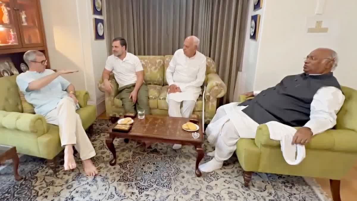 (Left to right): NC vice-president Omar Abdullah, Congress MP Rahul Gandhi, NC president Farooq Abdullah and Congress national president Mallikarjun Kharge during a meeting in Srinagar