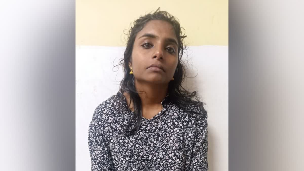 THEFT ARREST IN KOTTAYAM  WOMAN ARRESTED IN STEALING GOLD  ROBBERY CASE IN KOTTAYAM  WOMEN STOLE GOLD FROM HOUSEWIFE