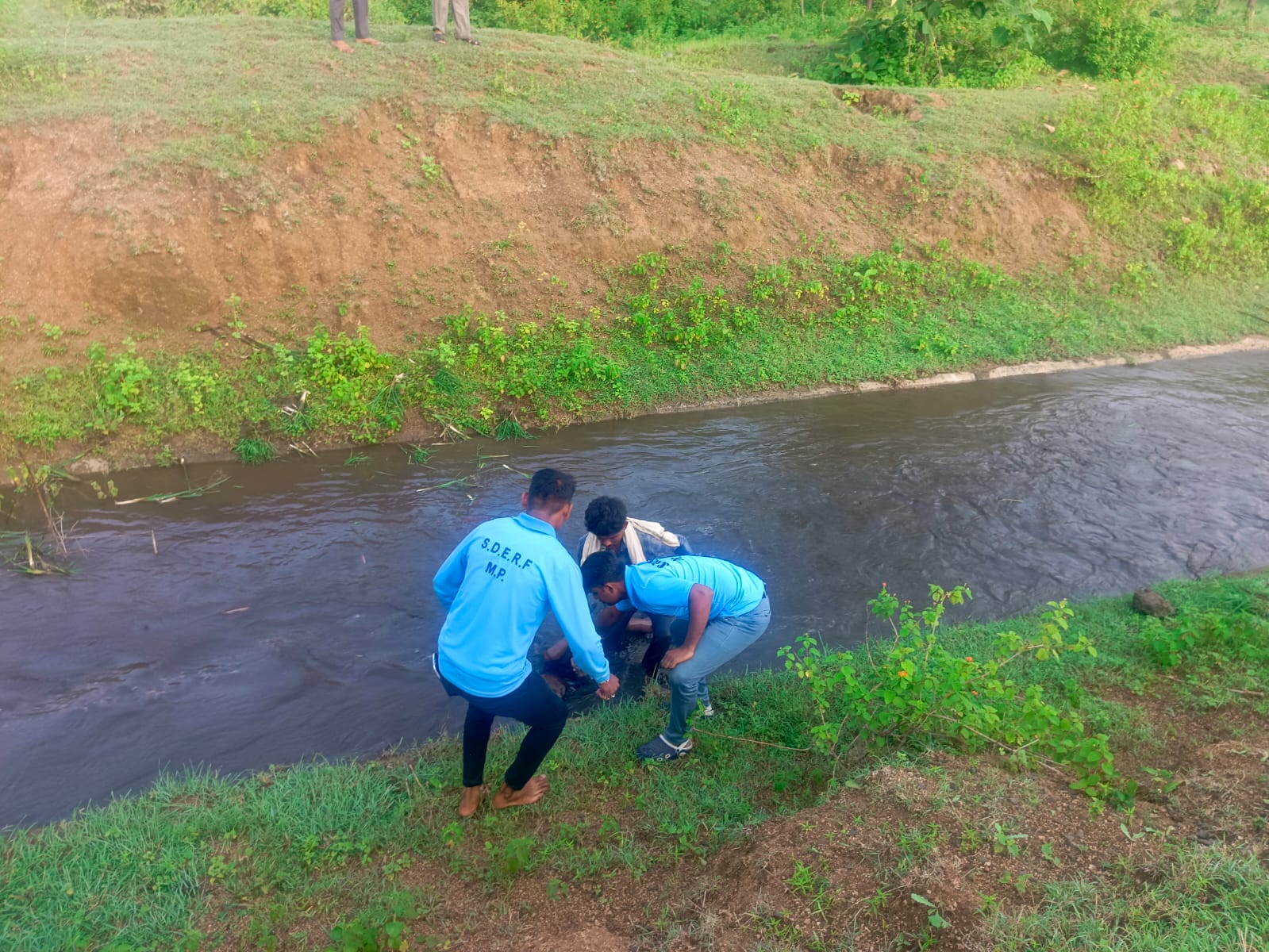 Man stucked in dam exit pipe