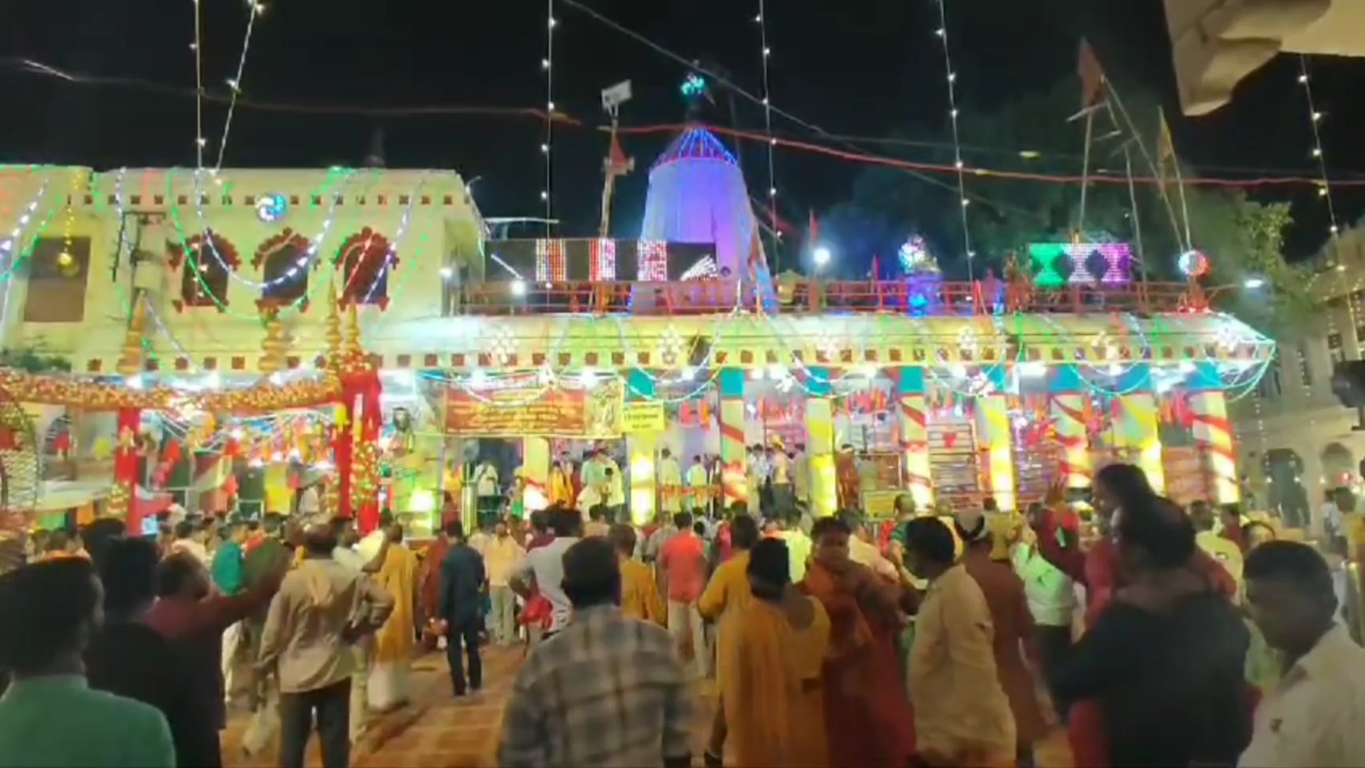 विंध्याचल धाम में मौजूद श्रद्धालु.