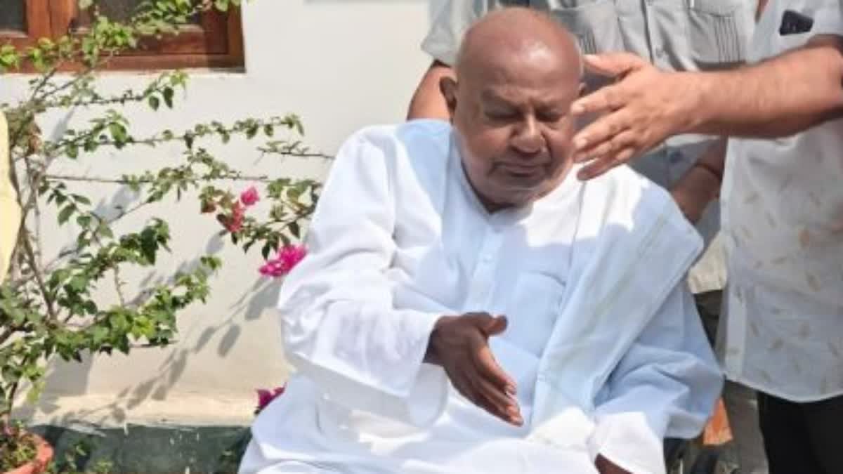 Devegowda Applauds Modi