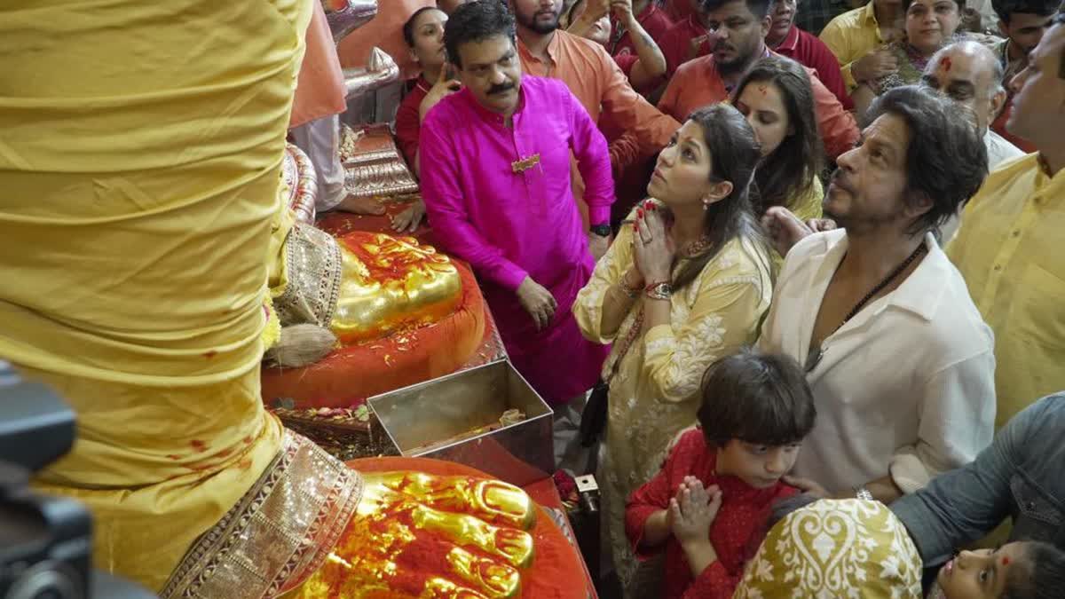 SRK visit Lalbagcha Raja