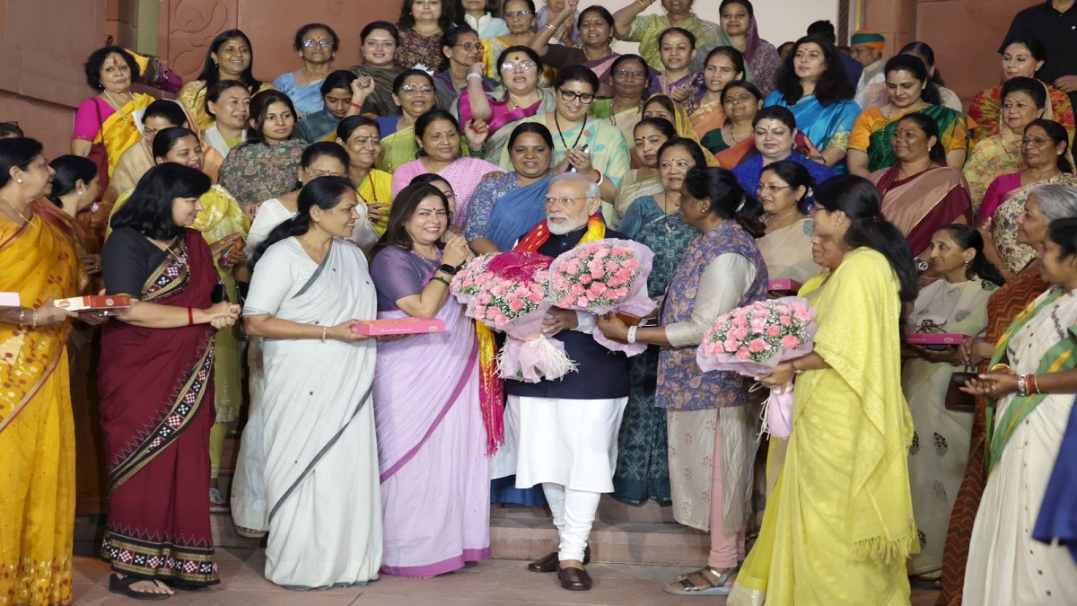 women mps celebrated with pm modi in parliament