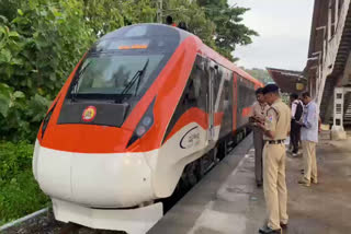 vande bharat kasarkod  Second Vande Bharat Train Trial Run  Second Vande Bharat Train  Vande Bharat Train Trial Run  Vande Bharat Train in Kasaragod  രണ്ടാം വന്ദേഭാരതിനെ വരവേല്‍ക്കാല്‍ കാസര്‍കോട്  റെയില്‍വേ സ്റ്റേഷനിലെ സുരക്ഷ സംവിധാനം  Kasaragod railway station  കാസർകോട് റെയിൽവേ സ്റ്റേഷൻ  Second Vande Bharat train Kerala