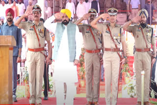 Chief Minister Bhagwant Mann observed the passing out parade of 2999 policemen who completed training in Jalandhar.