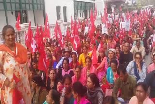 Mid Day Meal Workers protest at himachal assembly