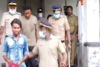 theif stab and injured  stab and injured police  theif arrested  kozhikode theft  kozhikode gangsters  പൊലീസിനെ കുത്തി പരിക്കേല്‍പ്പിച്ചു  മൂന്നംഗ മോഷണസംഘം പിടിയില്‍  മോഷണം  കോഴിക്കോട്  ലഹരി