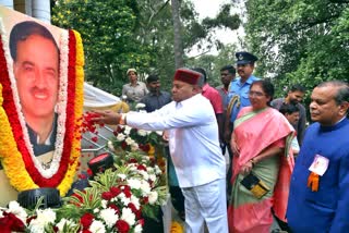 Governor Gehlot laid laid flowers.