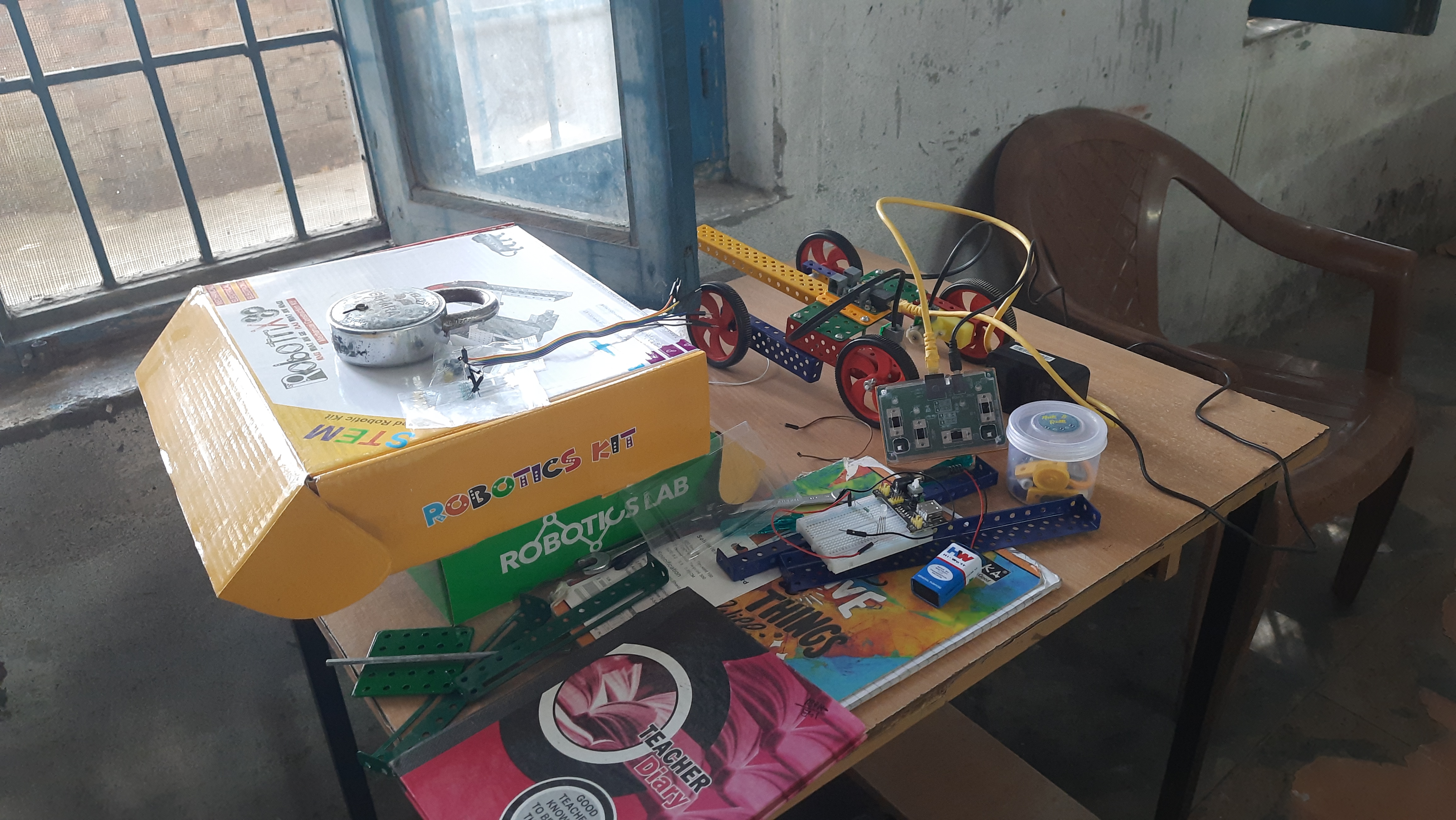 Himachal School Students Making Robots