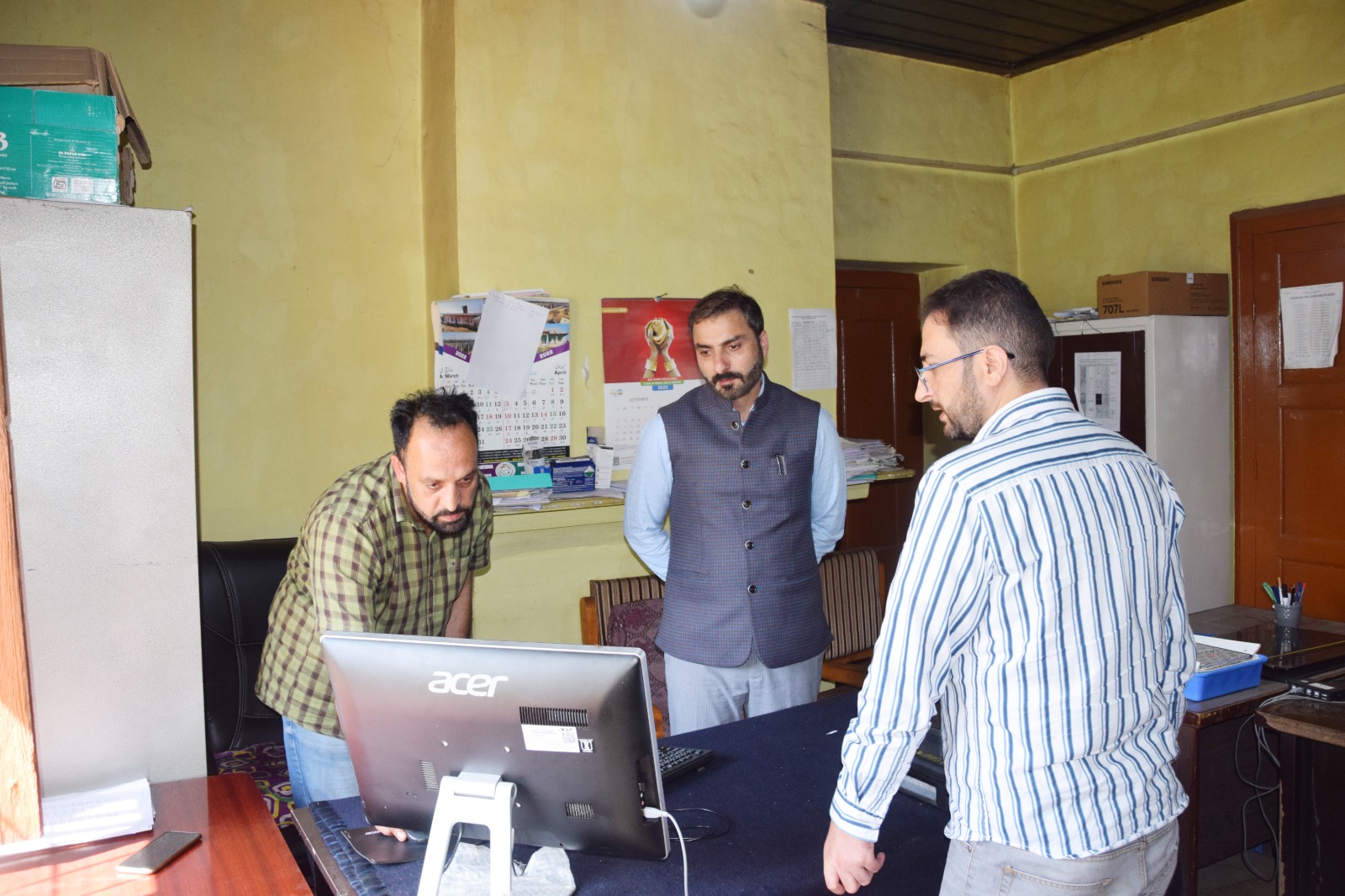 Deputy Commissioner Pulwama Visits Tehsil Office Rajpora