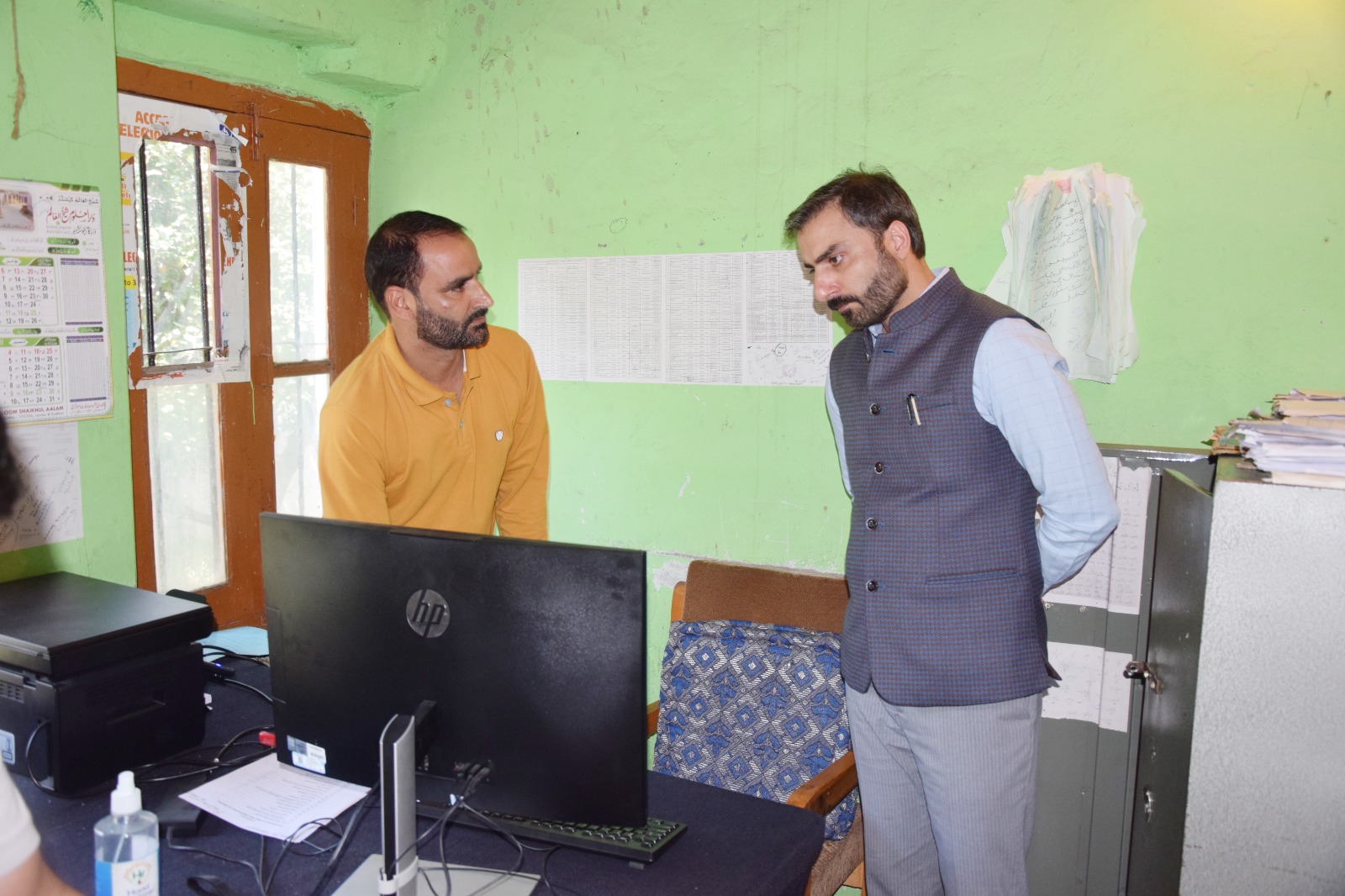 Deputy Commissioner Pulwama Visits Tehsil Office Rajpora