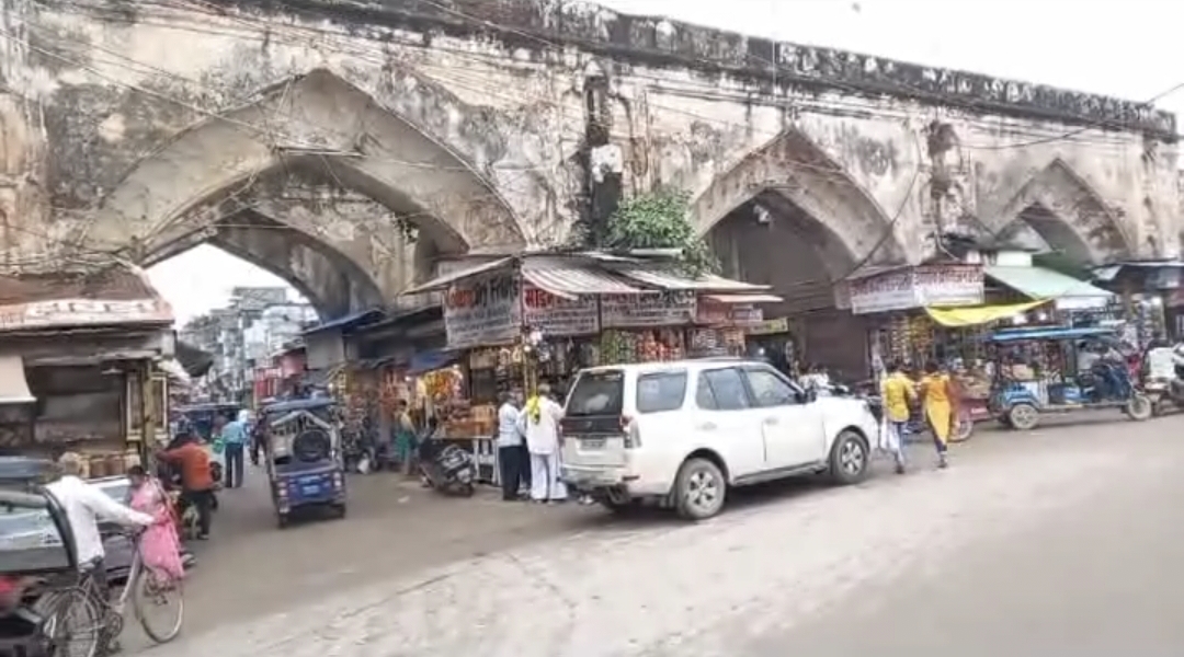 गेटों की रंगाई-पुताई कराई जाएगी.