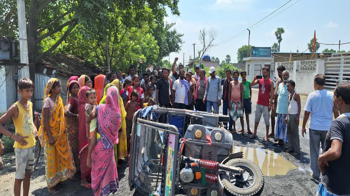 dilapidated-road-against-villagers-protested-pakur