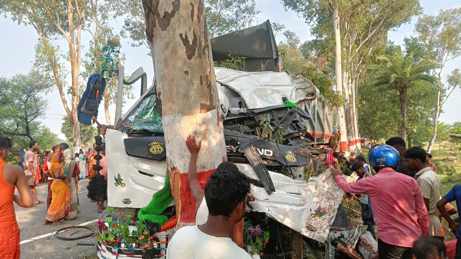 Two daughters in law of same family died in road accident in Dumka